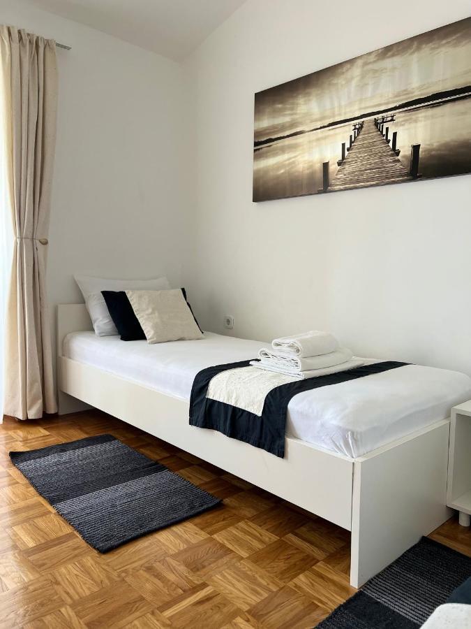 Apartments Loncar-Near Zrce Beach ノヴァリャ エクステリア 写真
